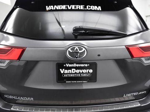Used 2018 Toyota Highlander image 6