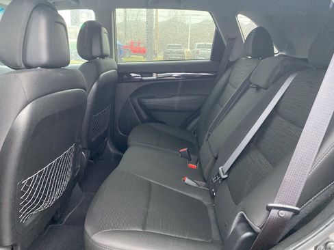Used 2015 Kia Sorento LX image 18