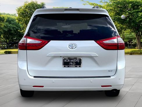 Used 2015 Toyota Sienna XLE Premium FWD image 5
