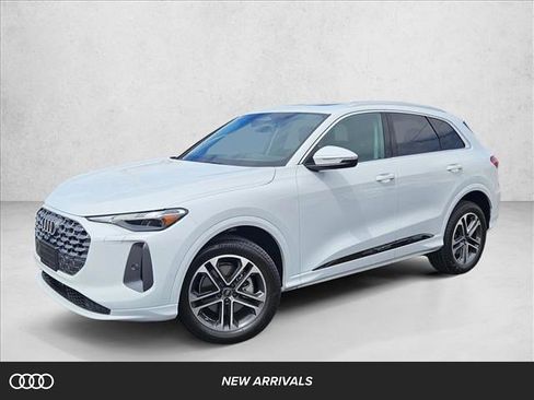 Used 2025 Audi Q5 Premium w/ Convenience Package image 1