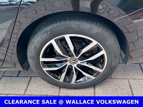 Certified 2025 Volkswagen Jetta SE w/ Sunroof Package FWD image 10