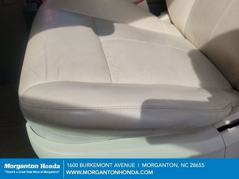 Used 2010 Chrysler Town & Country Limited image 11