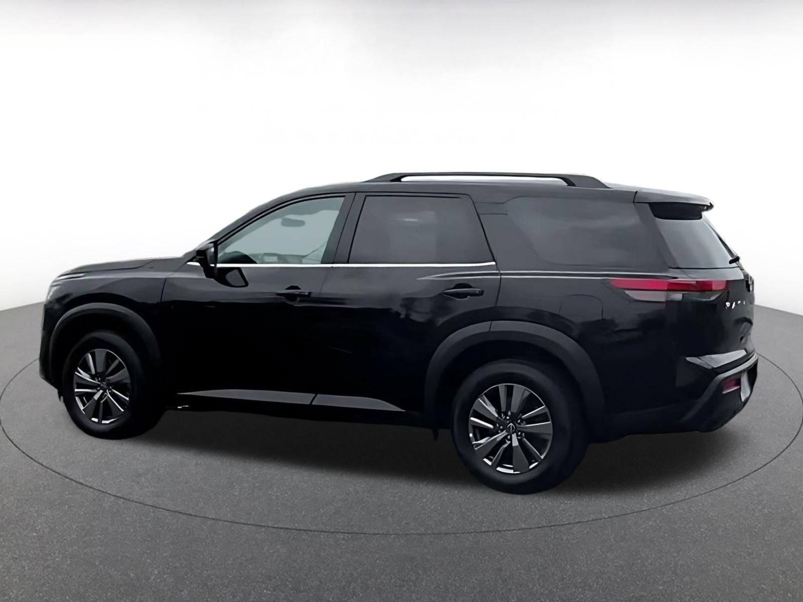 Used 2025 Nissan Pathfinder SV FWD image 9
