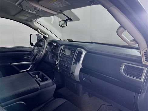 Used 2017 Nissan Titan SV image 30