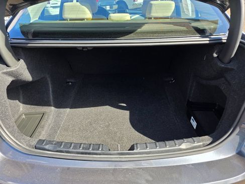 Used 2017 BMW 320i Sedan RWD image 21