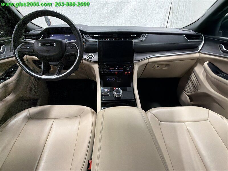 Used 2023 Jeep Grand Cherokee L Limited AWD/4WD image 6