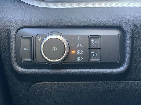 Used 2022 Ford Explorer XLT w/ Equipment Group 202A image 22