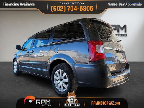 Used 2015 Chrysler Town & Country Touring image 28