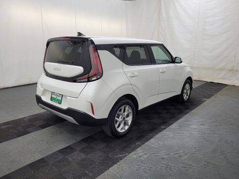 Used 2025 Kia Soul LX w/ LX Technology Package image 9