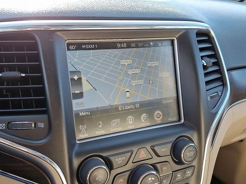 Used 2014 Jeep Grand Cherokee Limited w/ Luxury Group II image 19