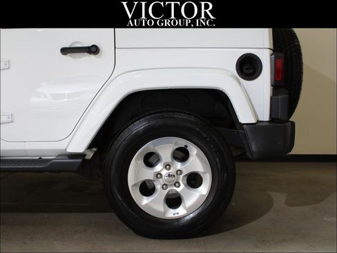 Used 2015 Jeep Wrangler Unlimited Sahara w/ Connectivity Group AWD/4WD image 7