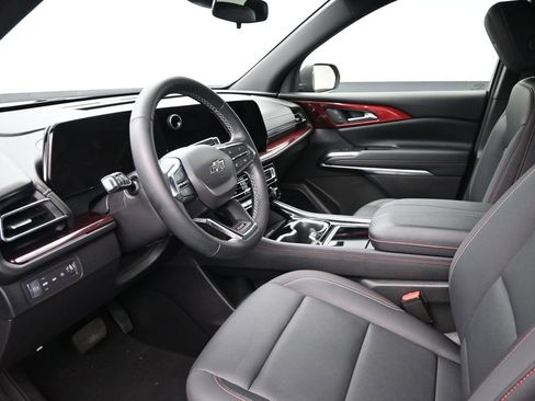 Used 2025 Chevrolet Traverse Z71 AWD/4WD image 10