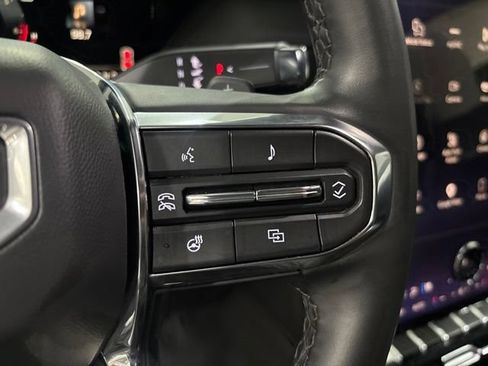 Used 2025 GMC Yukon XL Denali AWD/4WD image 27