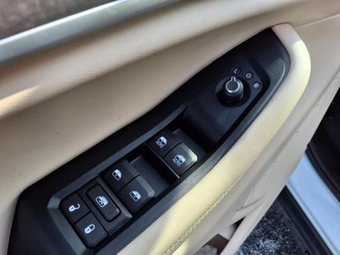 Certified 2024 Jeep Grand Cherokee Limited image 8