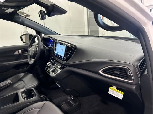 New 2026 Chrysler Pacifica Select image 35
