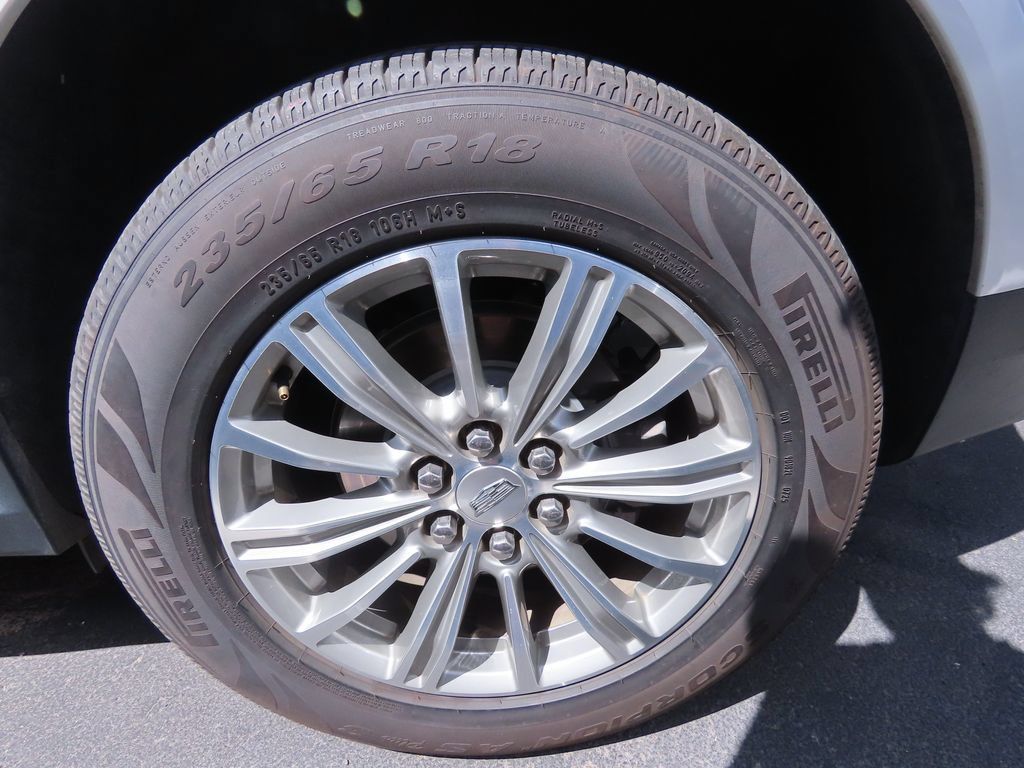 Used 2018 Cadillac XT5 Luxury w/ Driver Awareness Package FWD image 16