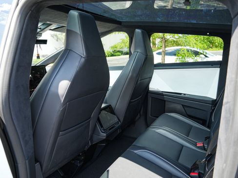 Used 2024 Tesla Cybertruck AWD Crew Cab image 15