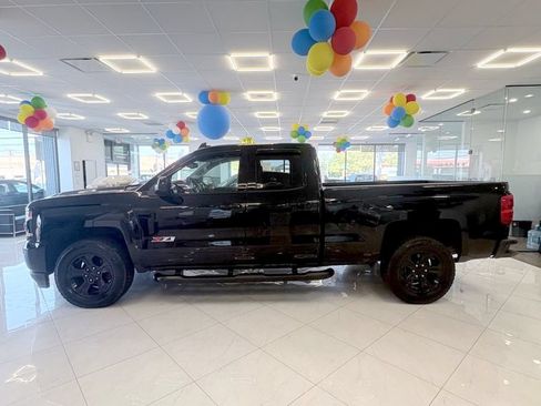 Used 2017 Chevrolet Silverado 1500 LT w/ Midnight Edition AWD/4WD image 4