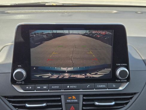 Used 2022 Nissan Altima 2.5 SV FWD image 8