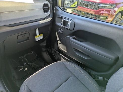 New 2025 Jeep Gladiator Sport image 15