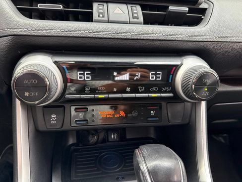 Used 2019 Toyota RAV4 Limited w/ Advanced Technology Package FWD image 44