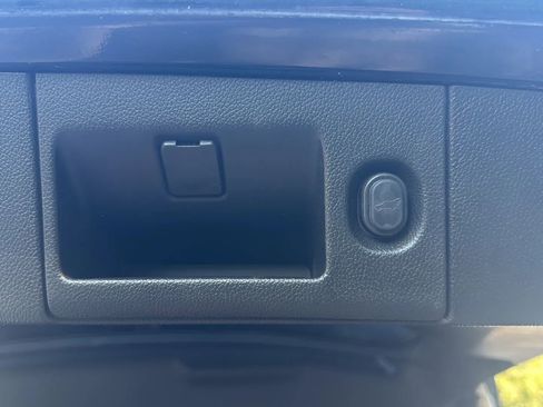 Used 2015 Cadillac Escalade Luxury image 14