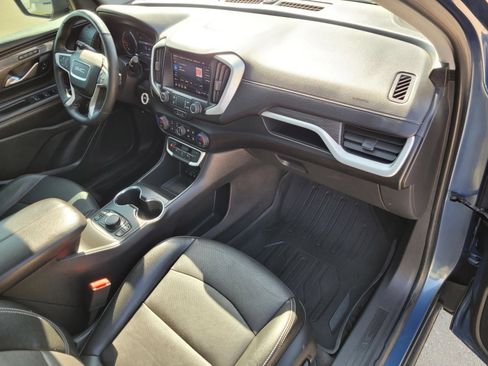 Used 2024 GMC Terrain SLT w/ Elevation Edition FWD image 10