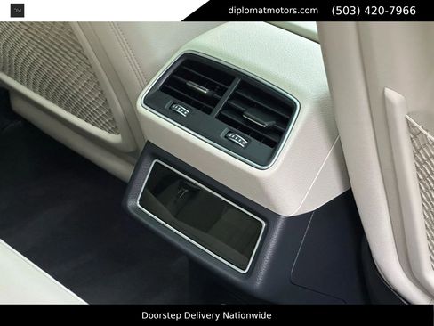 Used 2021 Audi e-tron Premium w/ Towing Package image 38