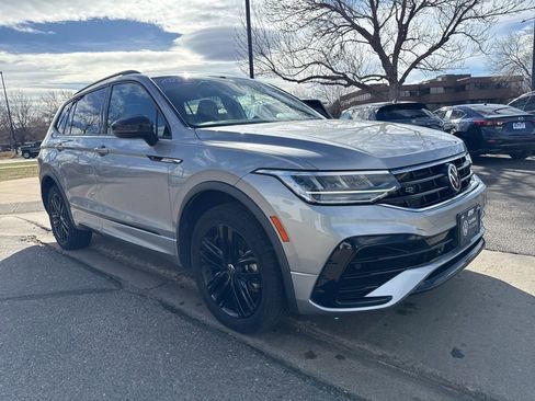 Certified 2022 Volkswagen Tiguan SE R-Line image 8