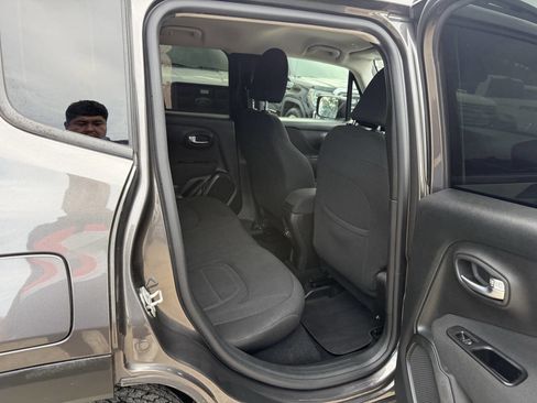 Used 2020 Jeep Renegade Latitude FWD image 15