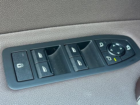 Used 2024 BMW iX xDrive50 w/ Sport Package AWD/4WD image 13