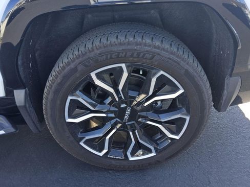 Used 2025 GMC Sierra EV Denali AWD/4WD image 17