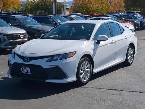 Used 2024 Toyota Camry LE image 10
