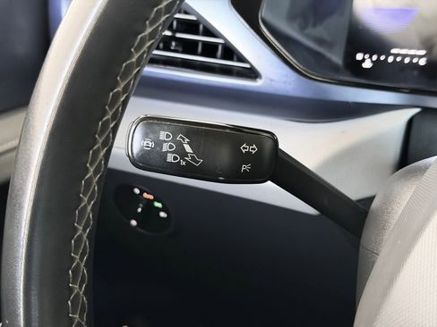 Used 2024 Volkswagen Taos SE image 14