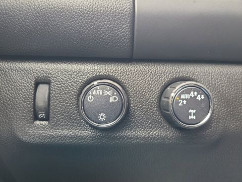 Used 2021 Chevrolet Colorado LT w/ Fleet Safety Package image 12