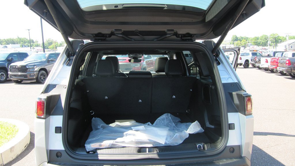 New 2026 Jeep Cherokee Overland AWD/4WD image 16