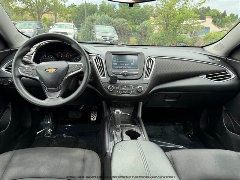 Used 2017 Chevrolet Malibu LT FWD image 8