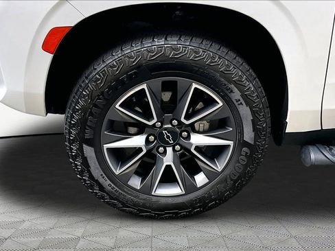 Used 2023 Chevrolet Tahoe Z71 w/ Luxury Package AWD/4WD image 11