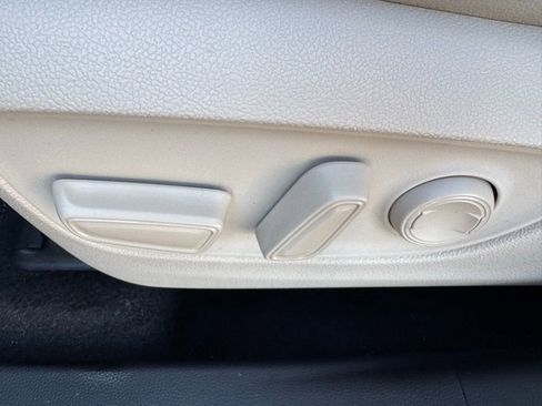 Used 2020 Toyota Highlander XLE image 20