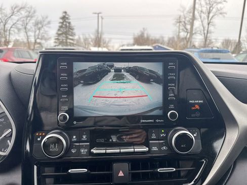 Used 2022 Toyota Highlander XLE image 22