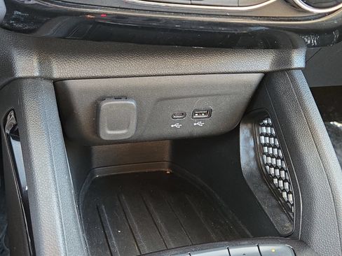 Used 2024 Chevrolet TrailBlazer LT AWD/4WD image 29