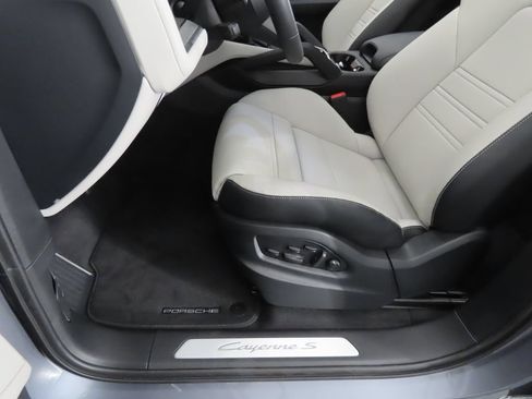 Certified 2026 Porsche Cayenne S AWD/4WD image 40