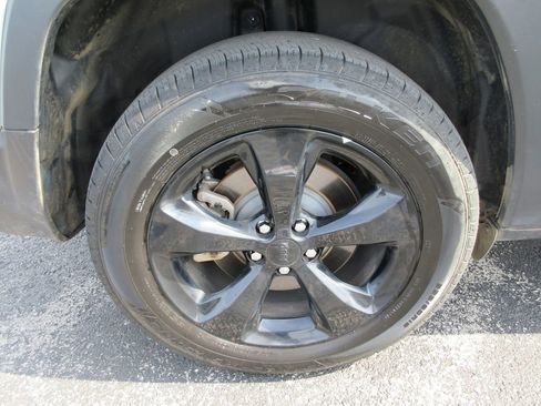 Used 2021 Jeep Cherokee Latitude Plus image 9