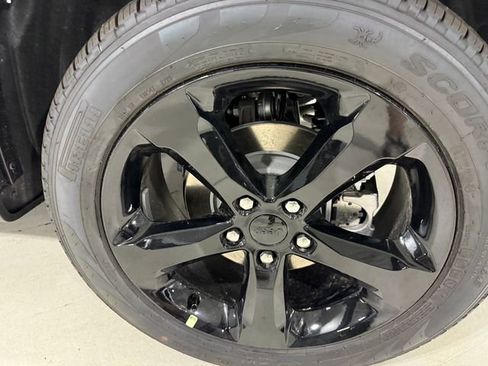 New 2025 Jeep Grand Cherokee Limited w/ Black Appearance Package image 6