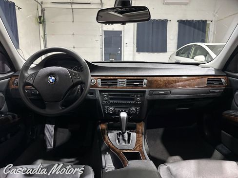 Used 2009 BMW 335i xDrive Sedan image 17
