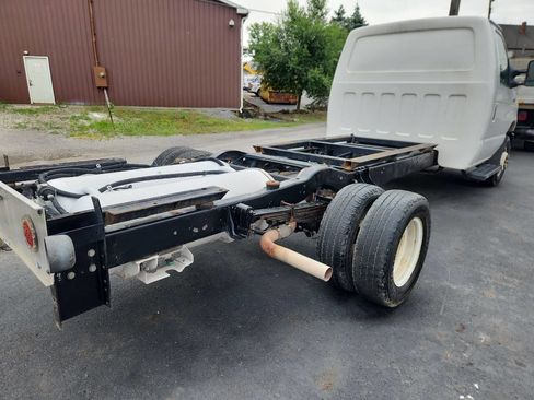 Used 2017 Ford E-450 and Econoline 450 Super Duty w/ Power Windows & Locks Group image 3