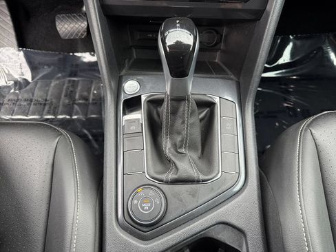 Used 2024 Volkswagen Tiguan SE AWD/4WD image 19
