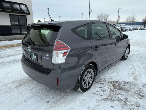 Used 2017 Toyota Prius V Two image 15