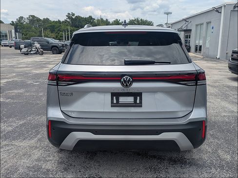 Used 2026 Volkswagen Tiguan SE FWD image 5