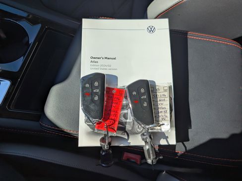 Used 2024 Volkswagen Atlas Peak Edition SE image 40